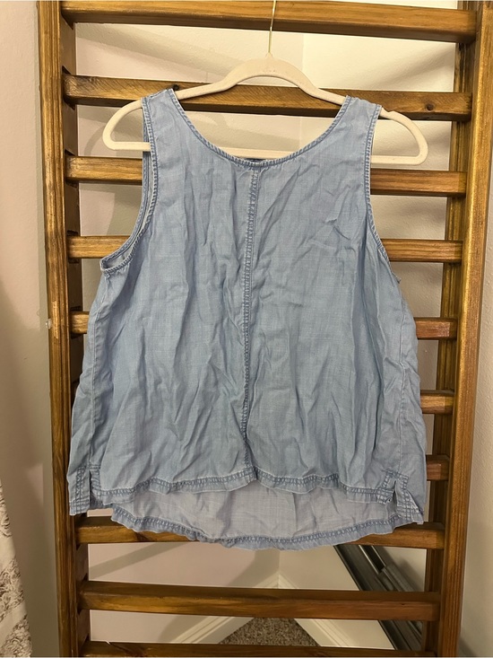 Vince Camuto Tops - Vince Camuto Light Blue Chambray Scoop Neck Tank